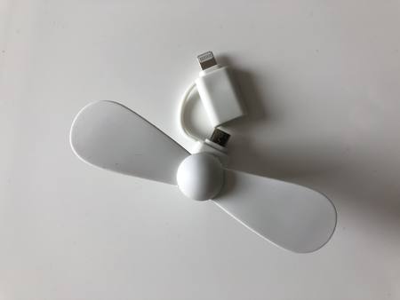 MINI FAN FOR iPhone AND MICRO USB DEVICES - WHITE